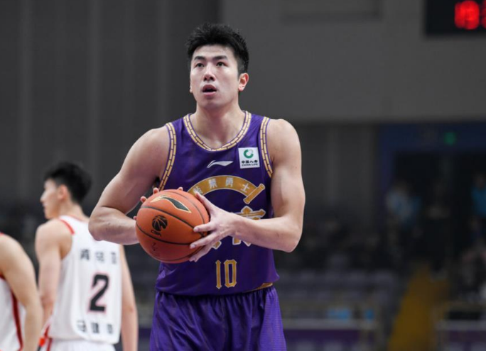 关于清晨体能课后，托特纳姆官宣签约备战CBA常规赛，质疑声仍在，数据趋势出现新变化的信息-开云体育