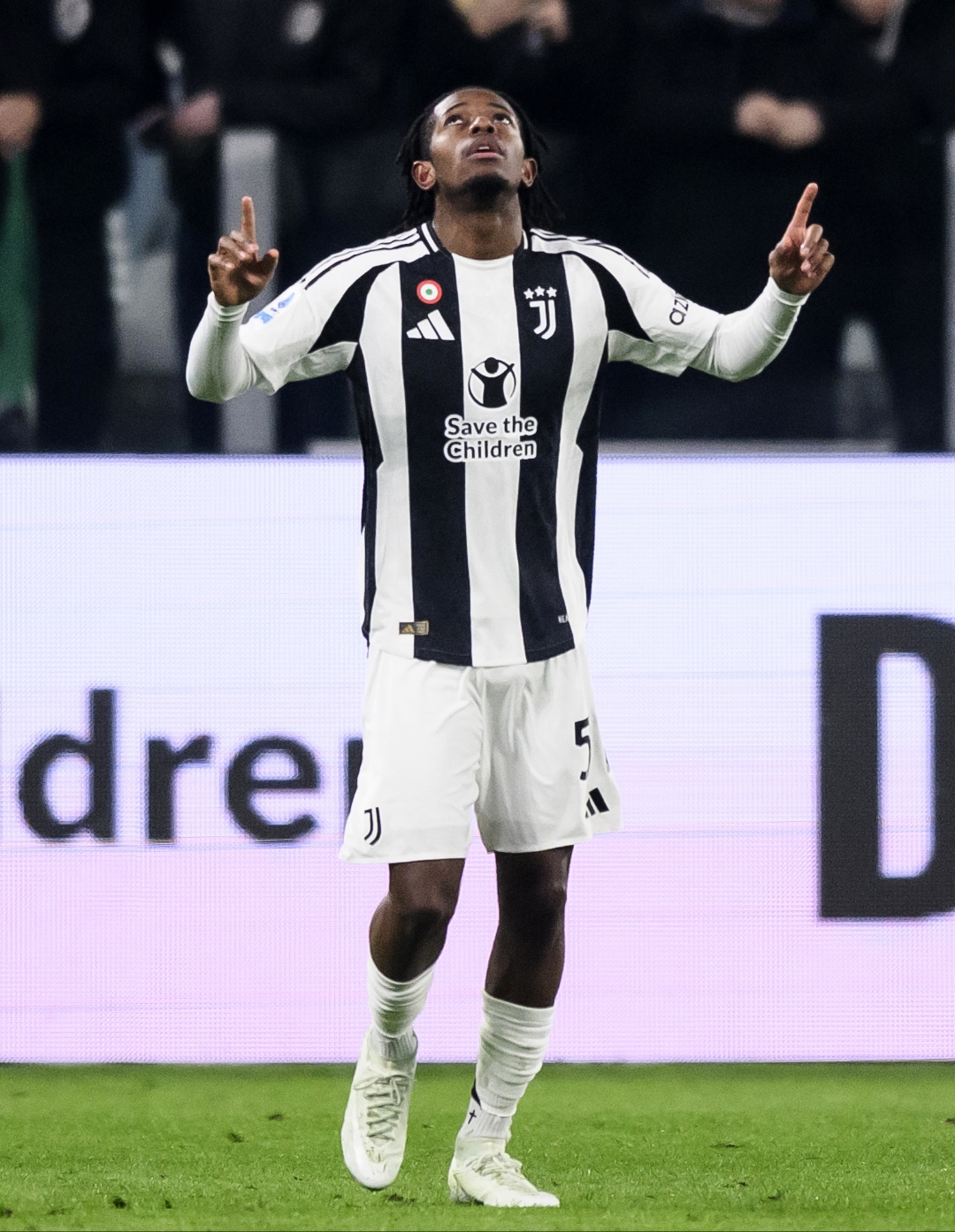 包含国际比赛日欧冠焦点战，尤文图斯防线松动，气氛紧张，赛程密集仍需轮换的词条