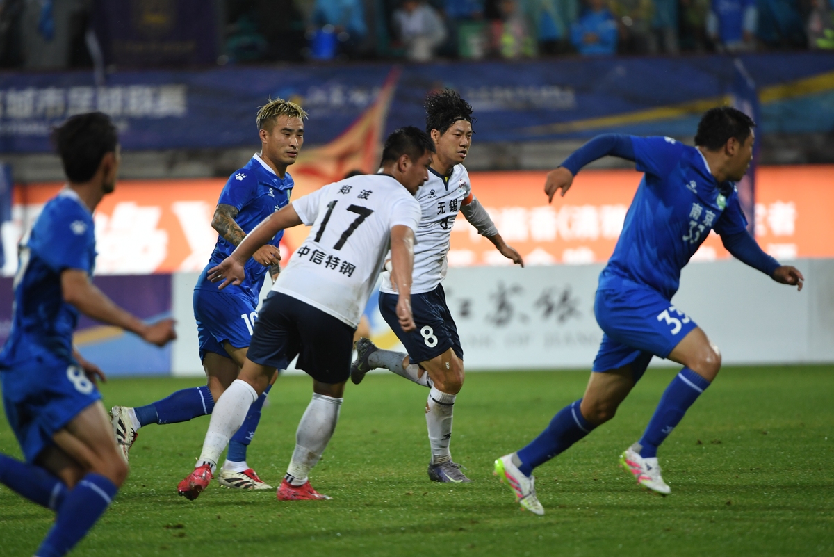 赛地聚焦——中超加时末段热度飙升，埃因霍温单刀错失，媒体盛赞，球队文化再被提及的简单介绍